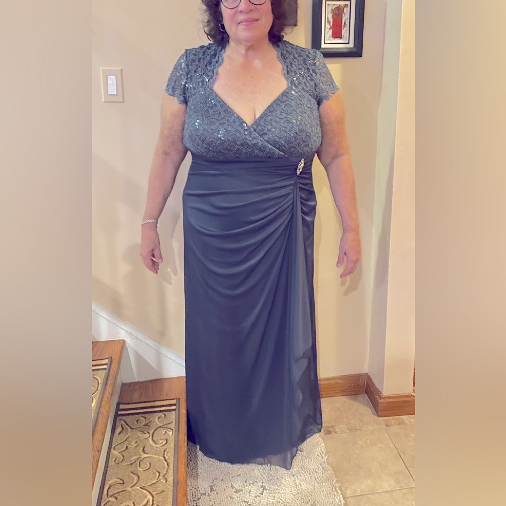 NWT elegant blue/grey gown
